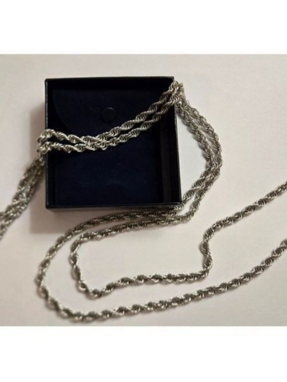 MONET 28 INCH CHAIN WITH BOX